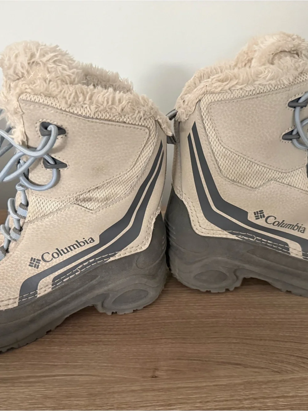 Columbia Women's Beige and Gray Insulated Snow Boots with Faux Fur Collar